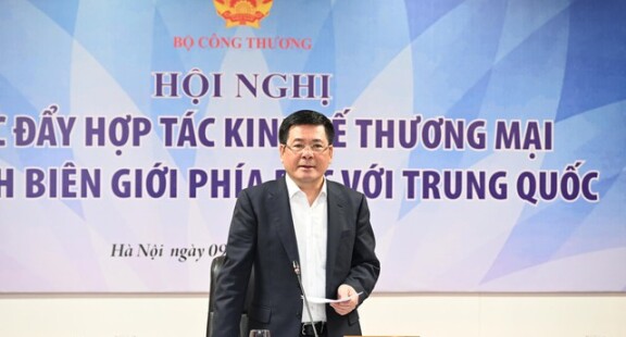 Cần tiến tới 'đoạn tuyệt' với xuất khẩu tiểu ngạch qua biên giới Trung Quốc