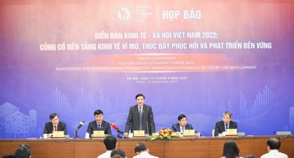 Diễn đàn Kinh tế-xã hội Việt Nam 2022: Củng cố nền tảng kinh tế vĩ mô, thúc đẩy phục hồi và phát triển bền vững