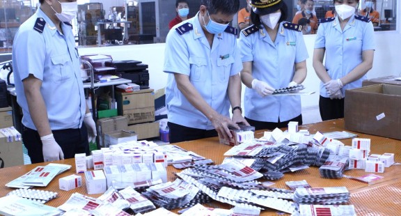 Thu giữ hơn 60.000 viên thuốc điều trị COVID-19