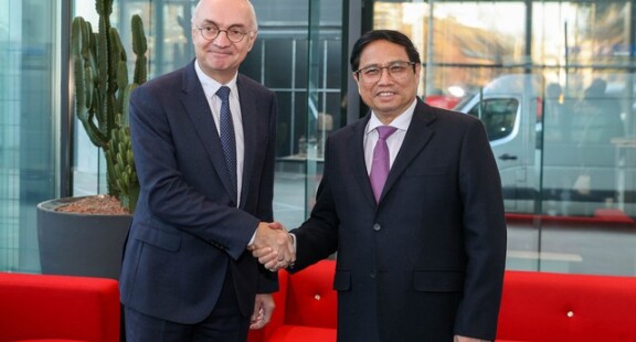 Thủ tướng thúc đẩy hợp tác với trung tâm công nghệ cao hàng đầu châu Âu