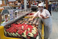 Hà Nội: Siêu thị chủ động tìm nhà cung cấp thực phẩm thay thế