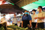 Hà Nội tăng cường quản lý cơ sở sản xuất, kinh doanh thực phẩm trong chợ