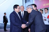Thủ tướng Phạm Minh Chính thăm doanh nghiệp tiêu biểu của Nhật Bản và động viên công nhân Việt Nam