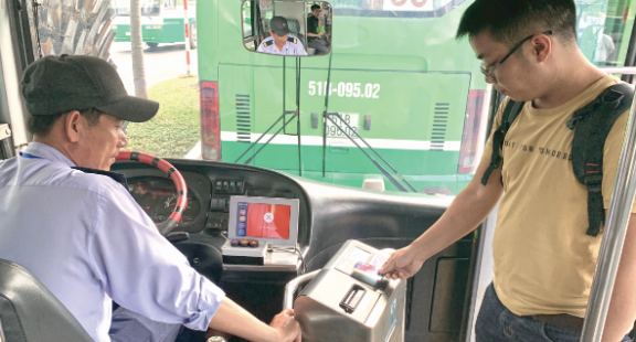 Hà Nội triển khai thẻ vé xe buýt điện tử liên thông