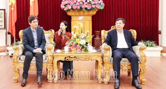 Tập đoàn Crystal đề xuất đầu tư sản xuất sợi, vải, may mặc tại Nam Định