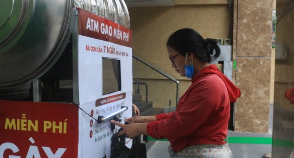 Những 'cây ATM' đặc biệt trong tâm dịch TPHCM